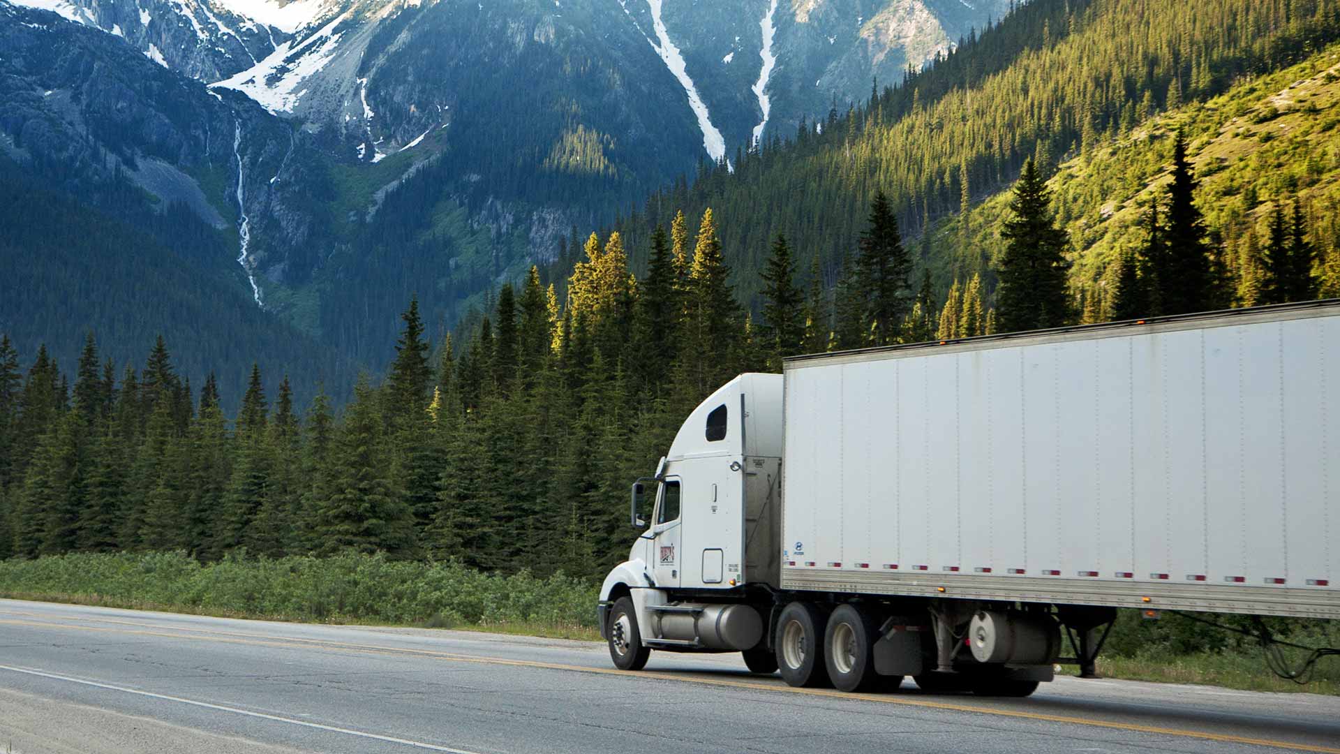 Shipping semi truck 18-wheeler